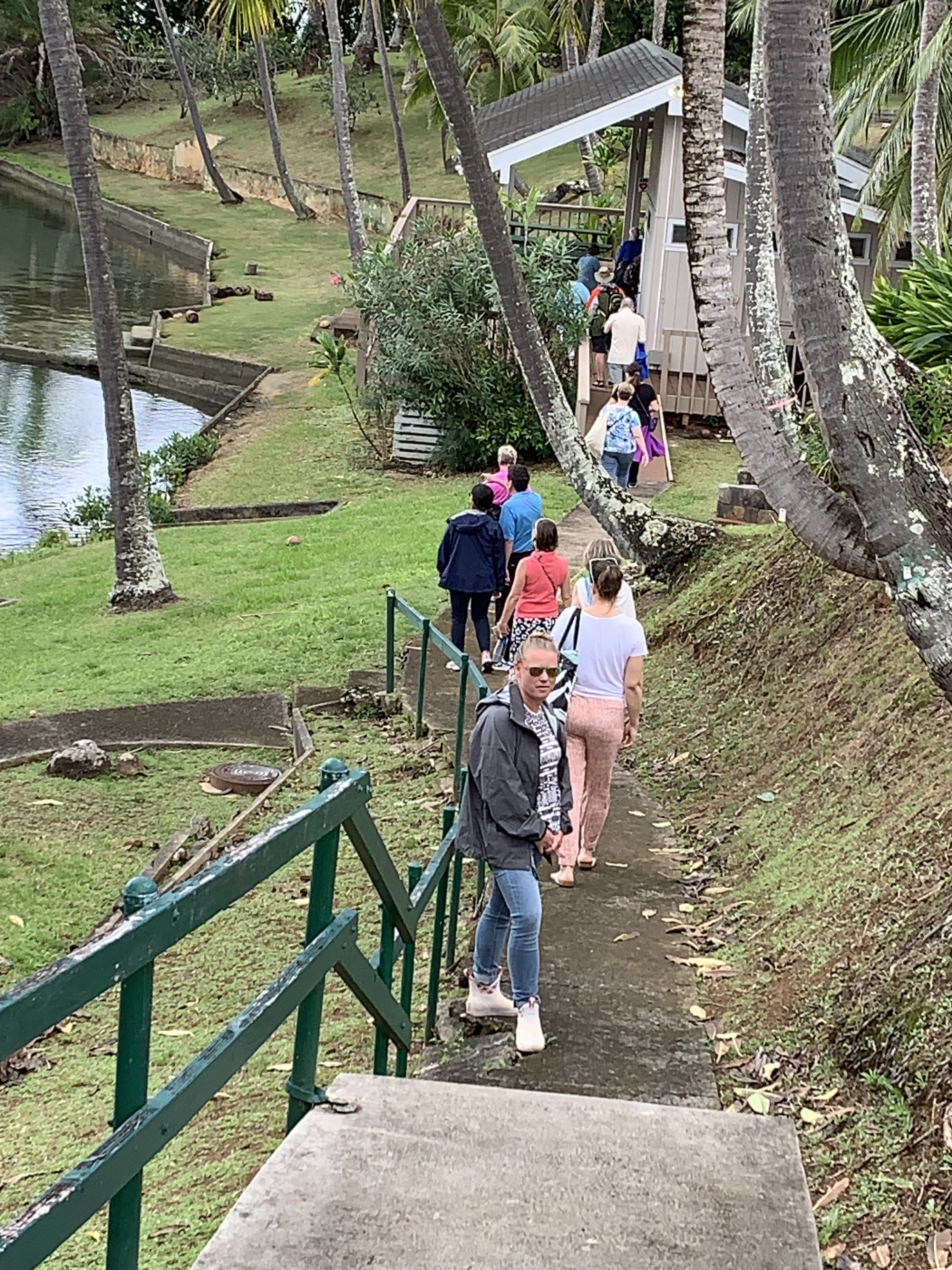 Group walking trail on Moku o Lo‘e